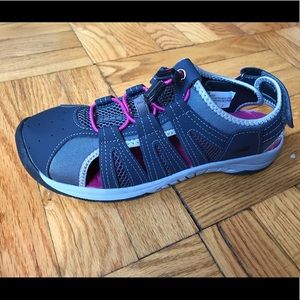 Khombu Cameron Sandals, size 8, Navy/Very Berry.